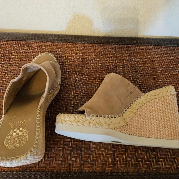 VINCE CAMUTO Tan Slip on Wedges  size 10M - Picture 4 of 6